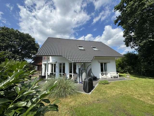 Freistehendes Einfamilienhaus mit besonderer Architektur in Platjenwerbe, Ritterhude