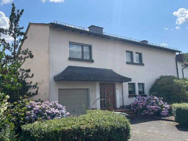 Freistehendes Einfamilienhaus mit Garage in Arnsberg Müschede