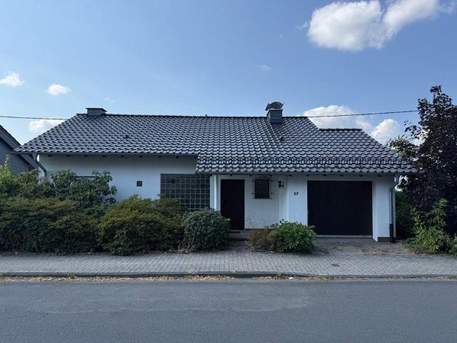 Freistehendes Einfamilienhaus mit Garage & Südterrasse in Siegen