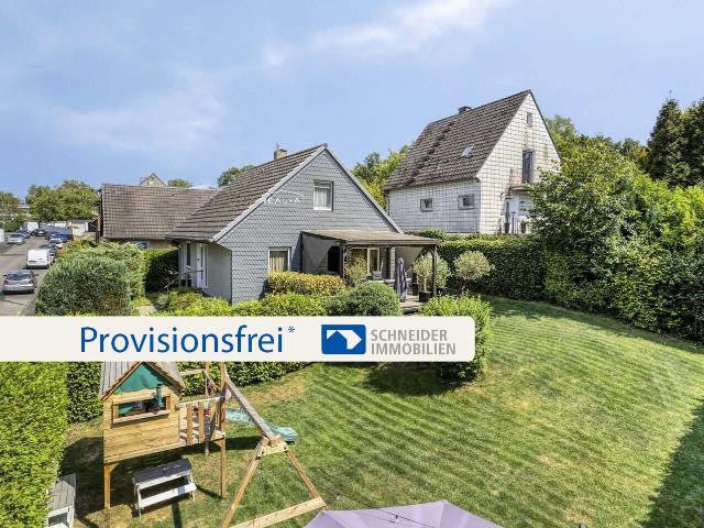 Freistehendes Einfamilienhaus mit Garage und sonnigem Garten in Ratingen Ost