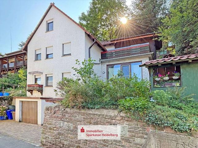 Freistehendes Einfamilienhaus mit Garage, zwei Wintergärten und herrlicher Aussicht in Schönau