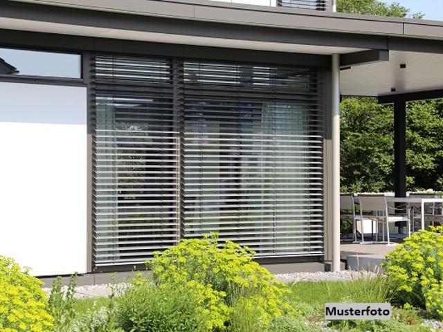 Freistehendes Einfamilienhaus mit Garage
