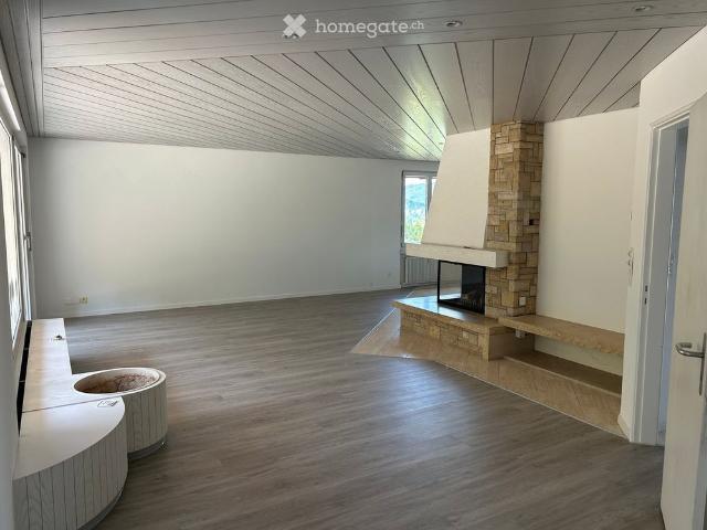 Freistehendes Einfamilienhaus mit Garten, Pool und frischem Glanz