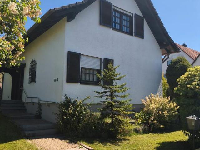 Freistehendes Einfamilienhaus mit Garten, Terrasse, Balkon, Sauna