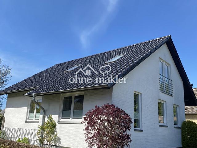Freistehendes Einfamilienhaus mit Garten und Garage