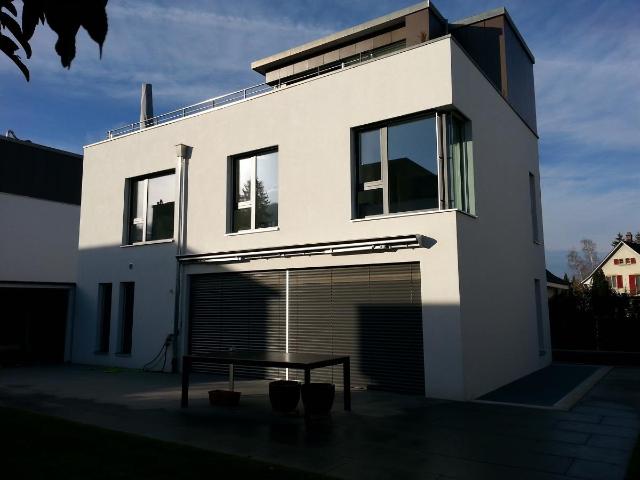 Freistehendes Einfamilienhaus mit Gartenhaus, 2 Autoeinstellplätzen und Umschwung