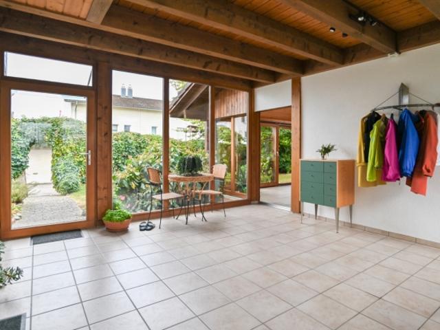 Freistehendes Einfamilienhaus mit gepflegtem Garten an optimaler Lage