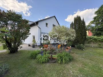 Freistehendes Einfamilienhaus mit großem Garten