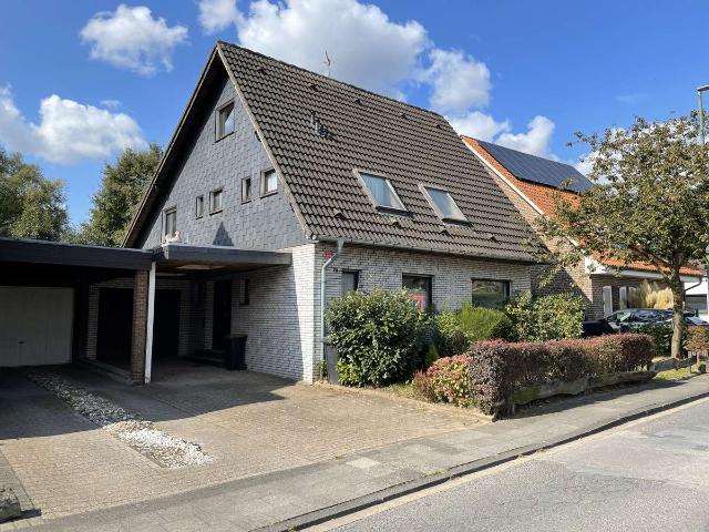 Freistehendes Einfamilienhaus mit großem Garten
