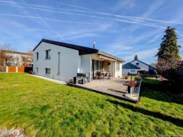 Freistehendes Einfamilienhaus mit grossem Garten