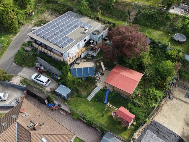 Freistehendes Einfamilienhaus mit großem Garten in 65388