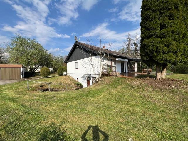 Freistehendes Einfamilienhaus mit großem Garten in Bruckberg