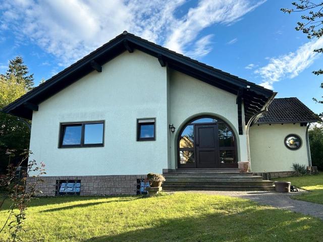 Freistehendes Einfamilienhaus mit großem Garten in Rösrath