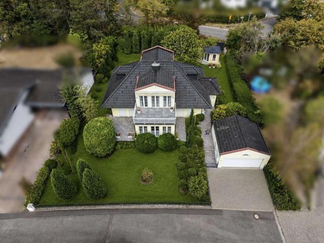 Freistehendes Einfamilienhaus mit großem Garten, Sauna & Doppelgarage