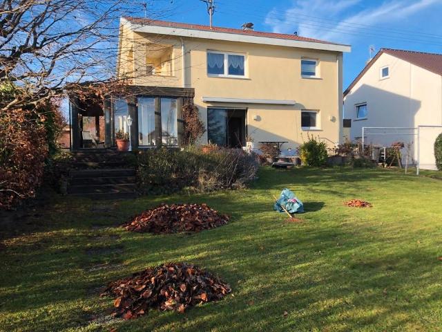 Freistehendes Einfamilienhaus mit groẞem Garten Provisionsfrei