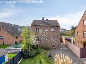 Freistehendes Einfamilienhaus mit großem Garten zu verkaufen