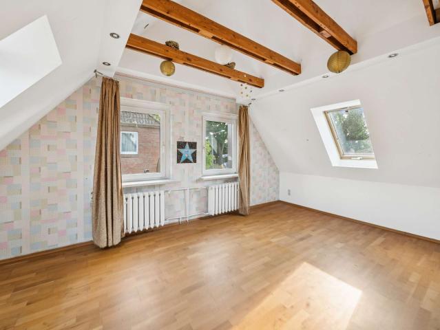Freistehendes Einfamilienhaus mit großem Grundstück und Entwicklungspotenzial