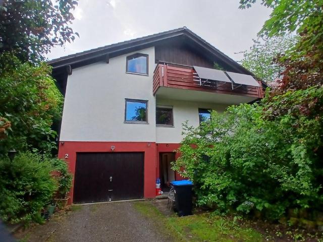 Freistehendes Einfamilienhaus mit großem Naturgrundstück in ruhig