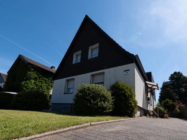 Freistehendes Einfamilienhaus mit großen Garten,ausbaufähig