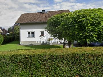 freistehendes Einfamilienhaus mit großen Grundstück und Ausbaupotential