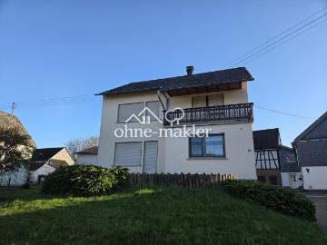 Freistehendes Einfamilienhaus mit großer Scheune auf 1.674 m² Grundstück