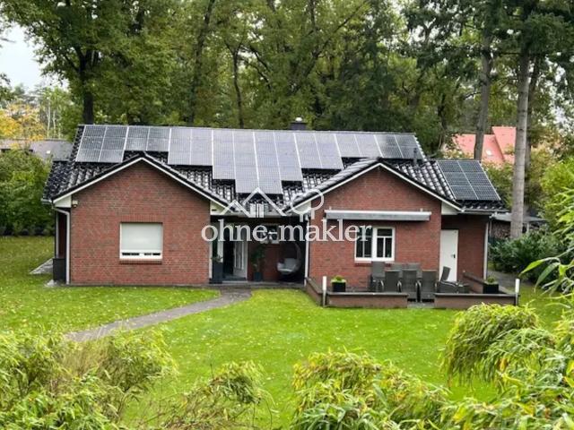 Freistehendes Einfamilienhaus mit Doppelgarage in begehrter Lage von Gifhorn‑Winkel