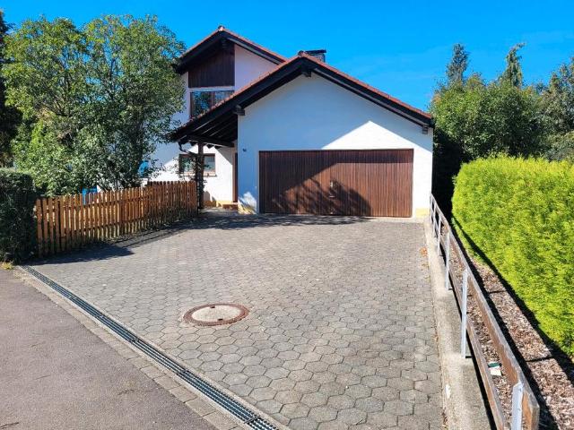 Freistehendes Einfamilienhaus mit Doppelgarage in Leutkirch