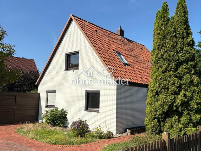 Freistehendes Einfamilienhaus mit Doppelgarage und schönem Garten