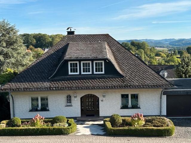 Freistehendes Einfamilienhaus mit Einliegerwohnung
