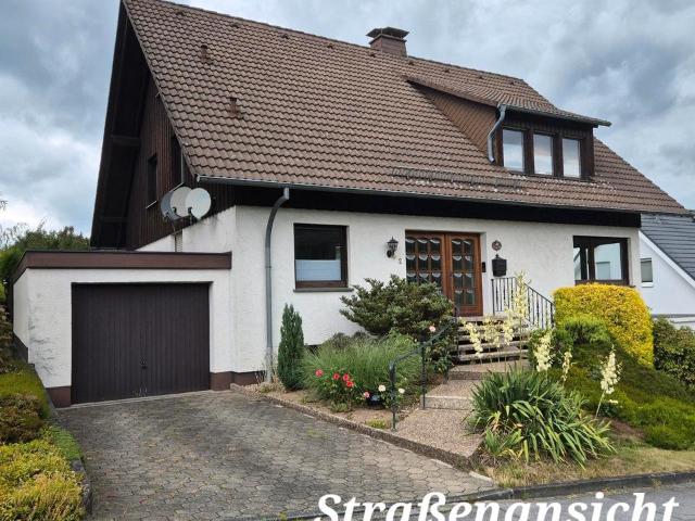 Freistehendes Einfamilienhaus mit Einliegerwohnung