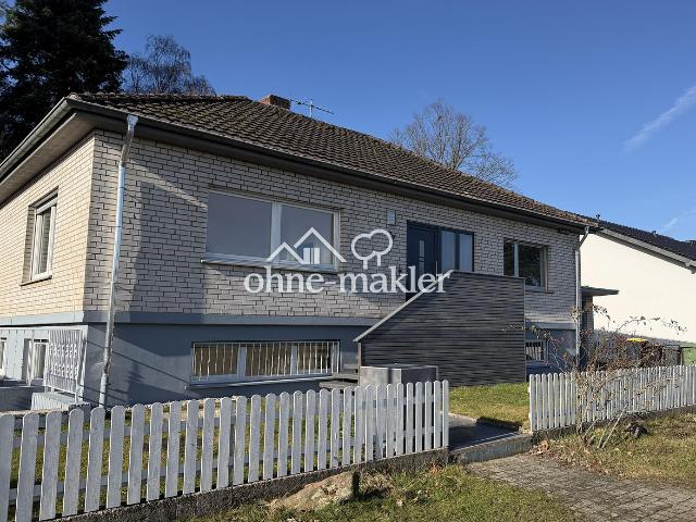 Freistehendes Einfamilienhaus mit Einliegerwohnung und großen Garten mit altem Baumbestand