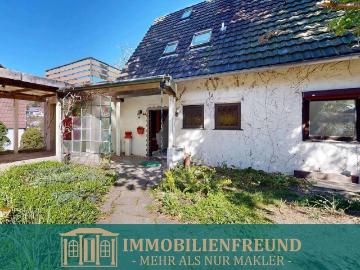 Freistehendes Einfamilienhaus mit Einliegerwohnung auf großzügigem Hanggrundstück