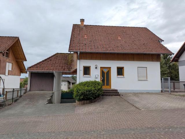 Freistehendes Einfamilienhaus mit Einliegerwohnung, ruhige Lage