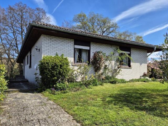 Freistehendes Einfamilienhaus mit Einliegerwhg. von privat