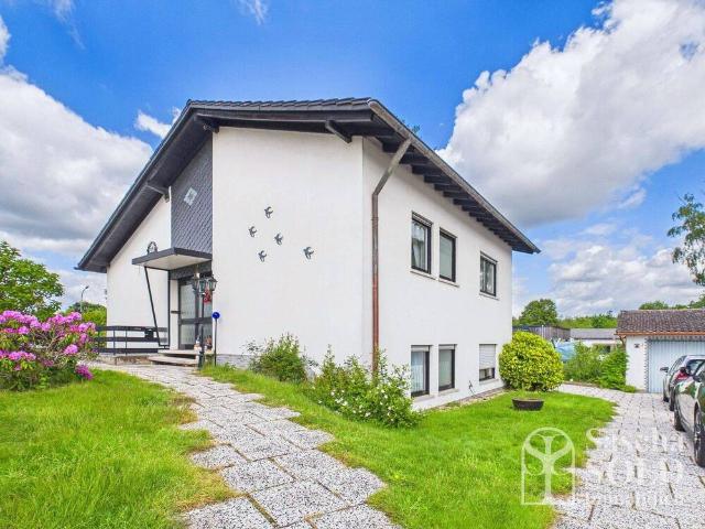 Freistehendes Einfamilienhaus mit heller Wohnatmosphäre, Gartenanlage und Garage, Dorf im Warndt