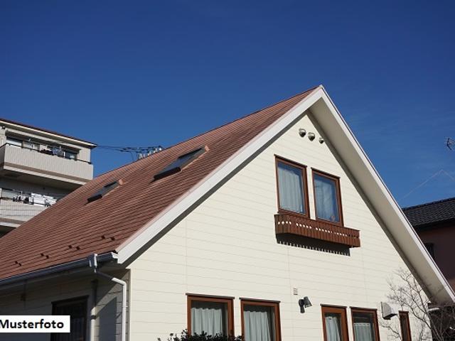 Freistehendes Einfamilienhaus mit liebevoll gestaltetem Garten