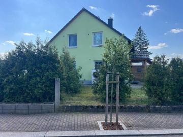 Freistehendes Einfamilienhaus mit Pool in guter Wohnlage von Rabenau