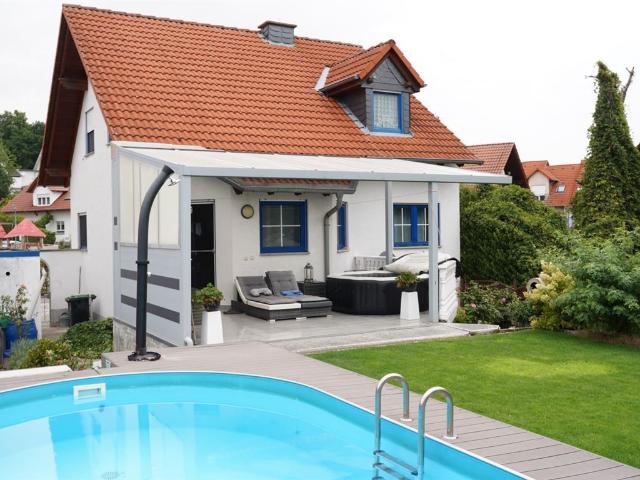 Freistehendes Einfamilienhaus mit Pool, Sauna, Klimaanlage und vieles mehr