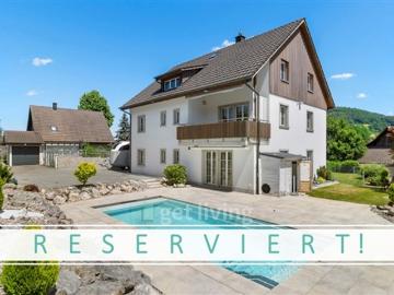 FREISTEHENDES EINFAMILIENHAUS MIT POOL STEUERFUSS 90 % EINFAMILIENHAUS MIT POOL STEUERSATZ 90%