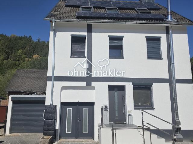 Freistehendes Einfamilienhaus mit PV Anlage