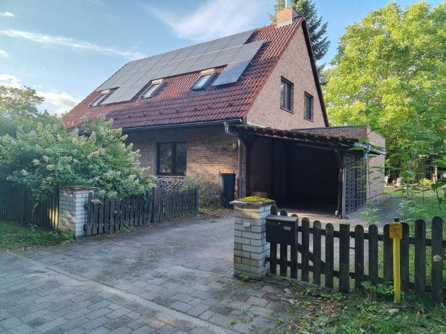 Freistehendes Einfamilienhaus mit PV Anlage