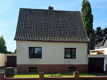 Freistehendes Einfamilienhaus mit tollem Garten