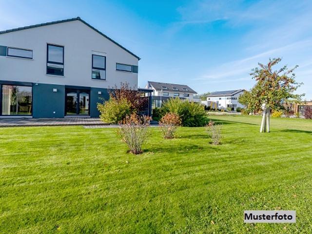 Freistehendes Einfamilienhaus mit Terrasse und Garten