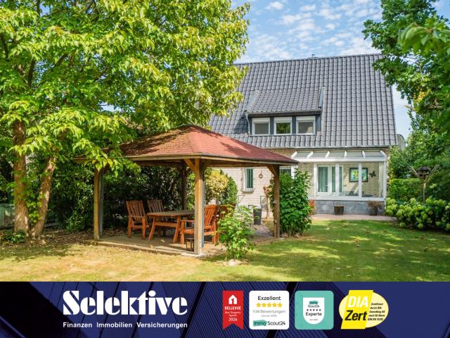 Freistehendes Einfamilienhaus mit Traumgarten und Garage in Sackgassenlage von Neukirchen!