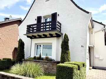 Freistehendes Einfamilienhaus mit traumhaftem Gartenidyll in Duisburg Bergheim