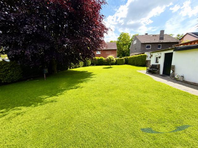 Freistehendes Einfamilienhaus mit traumhaftem Gartenidyll in Duisburg Bergheim