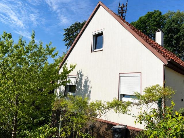 Freistehendes Einfamilienhaus mit viel Potenzial!