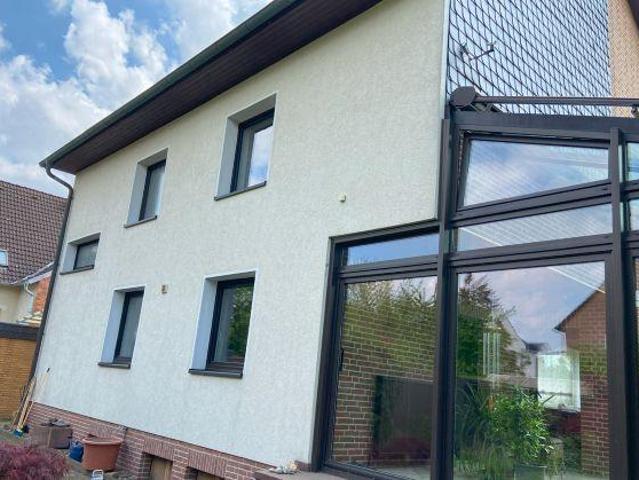Freistehendes Einfamilienhaus mit Zweifamilienhaus Charakter