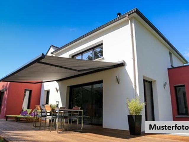 Freistehendes Einfamilienhaus nebst Garage