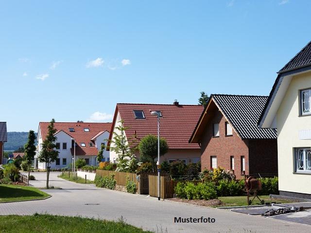 Freistehendes Einfamilienhaus nebst Garage mit guter Nahversorgung